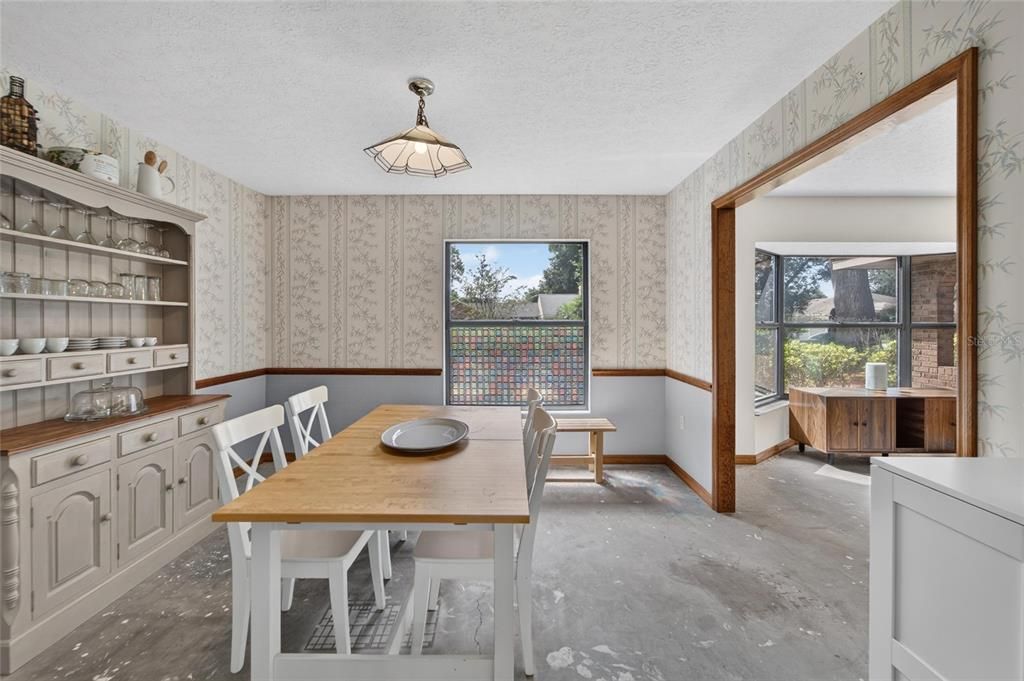 Active With Contract: $515,000 (4 beds, 2 baths, 2464 Square Feet)