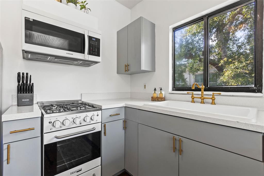 For Sale: $825,000 (4 beds, 0 baths, 2208 Square Feet)