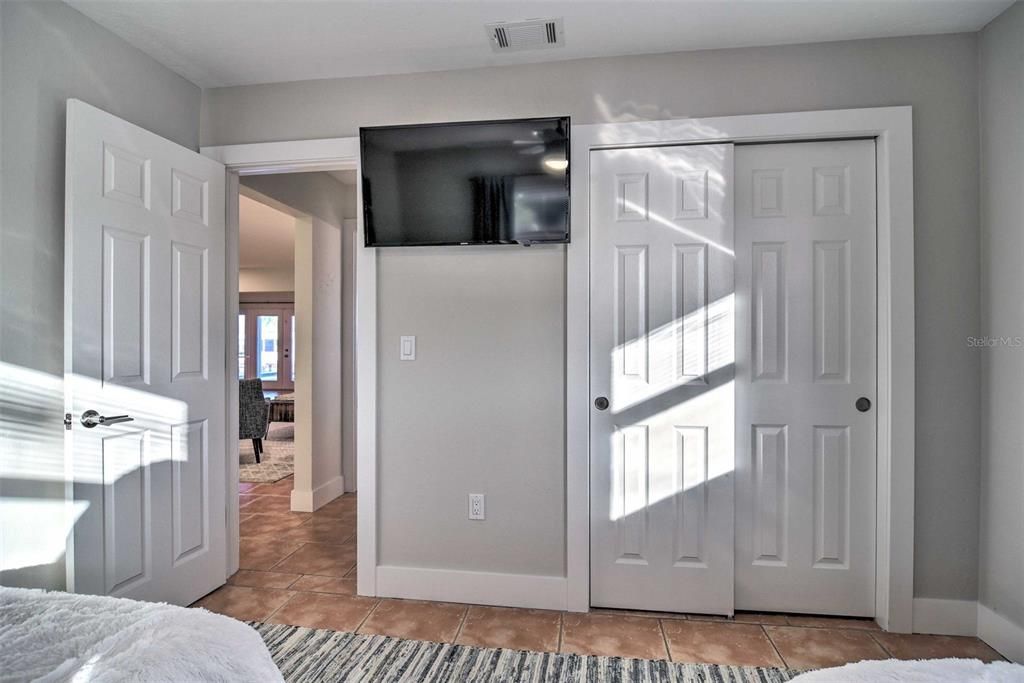 For Rent: $5,500 (3 beds, 1 baths, 1874 Square Feet)