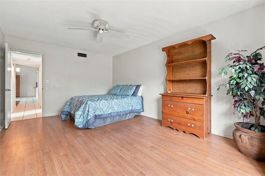 En Venta: $219,000 (2 camas, 2 baños, 1240 Pies cuadrados)
