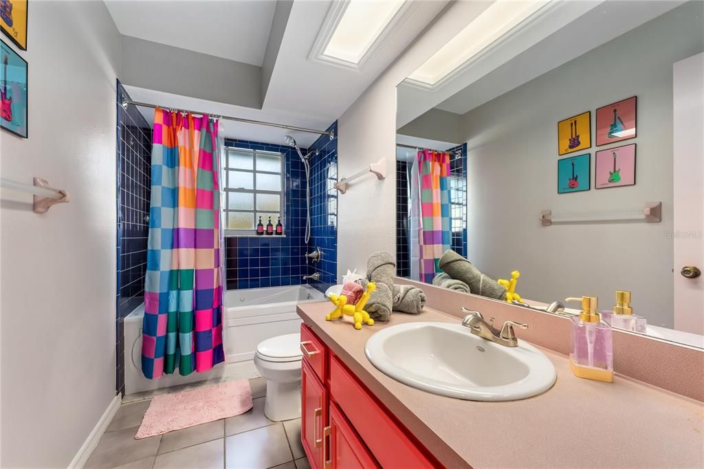 En Venta: $1,400,000 (7 camas, 4 baños, 3619 Pies cuadrados)