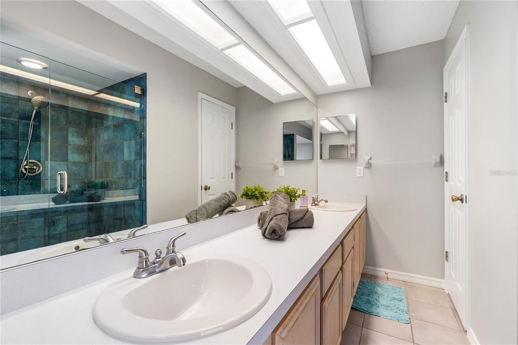 En Venta: $1,400,000 (7 camas, 4 baños, 3619 Pies cuadrados)