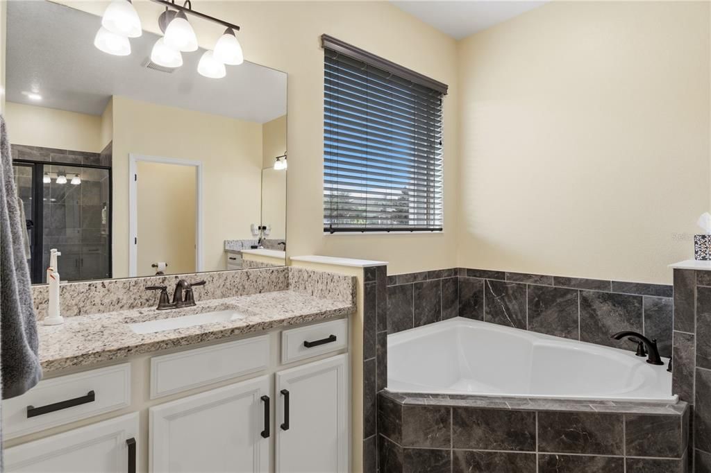 For Sale: $560,000 (4 beds, 3 baths, 2510 Square Feet)