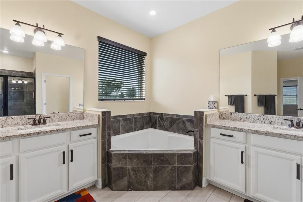 For Sale: $560,000 (4 beds, 3 baths, 2510 Square Feet)