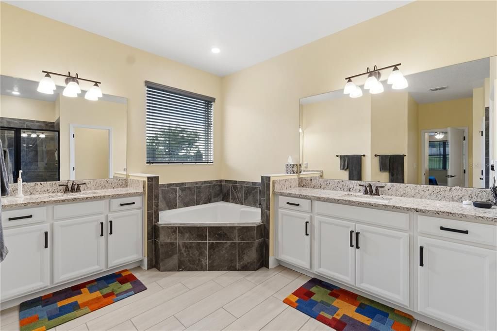 For Sale: $560,000 (4 beds, 3 baths, 2510 Square Feet)