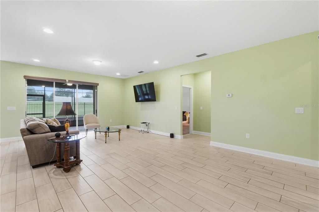 For Sale: $560,000 (4 beds, 3 baths, 2510 Square Feet)