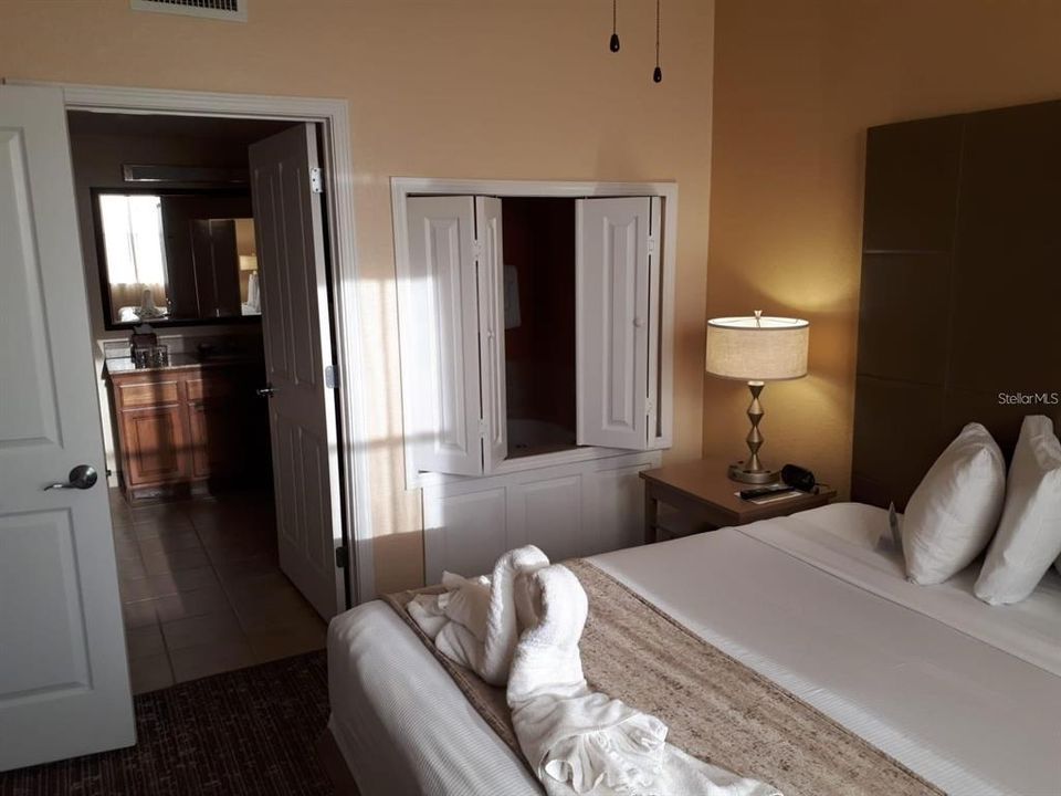 For Sale: $160,000 (2 beds, 2 baths, 957 Square Feet)