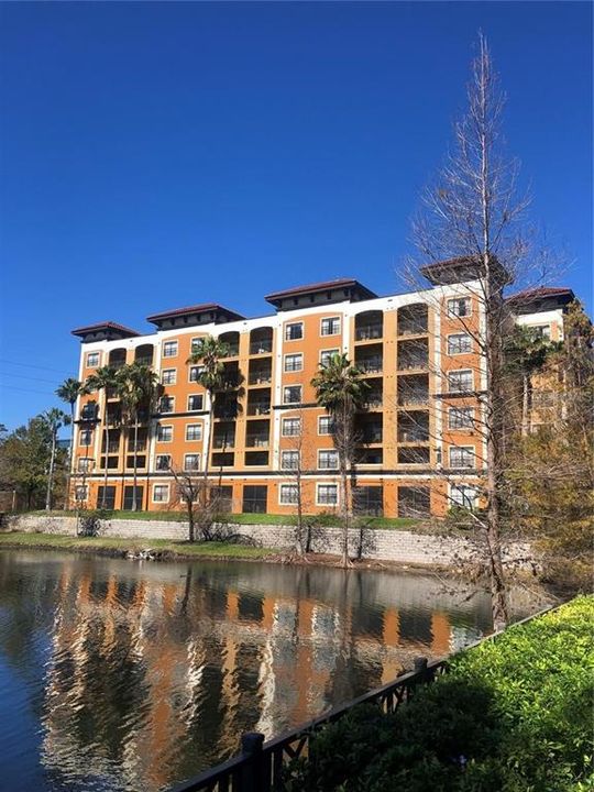 For Sale: $160,000 (2 beds, 2 baths, 957 Square Feet)