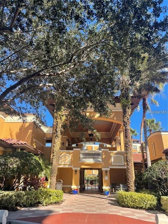 For Sale: $160,000 (2 beds, 2 baths, 957 Square Feet)