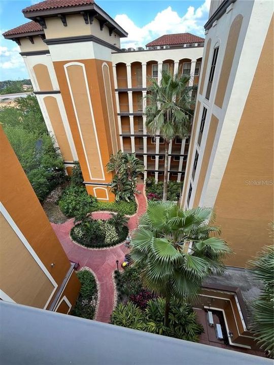 For Sale: $160,000 (2 beds, 2 baths, 957 Square Feet)