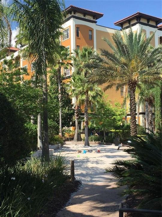 For Sale: $160,000 (2 beds, 2 baths, 957 Square Feet)