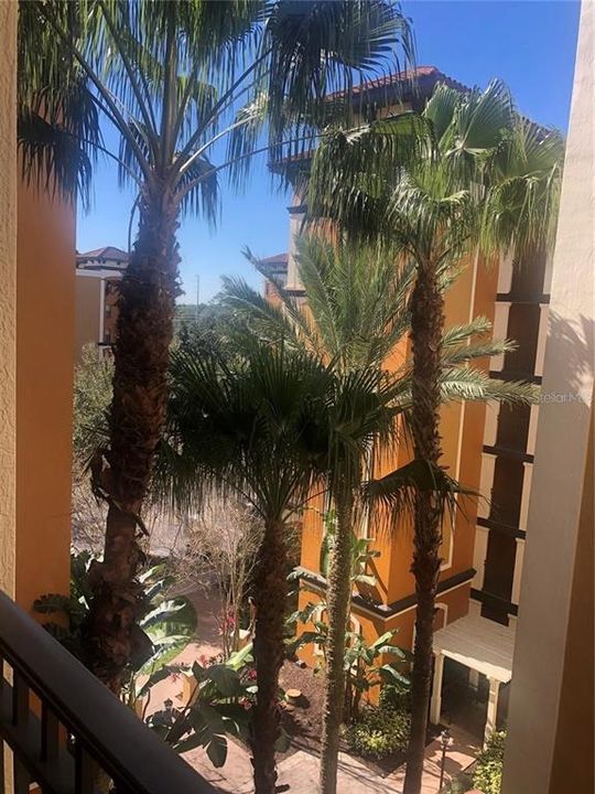 For Sale: $160,000 (2 beds, 2 baths, 957 Square Feet)