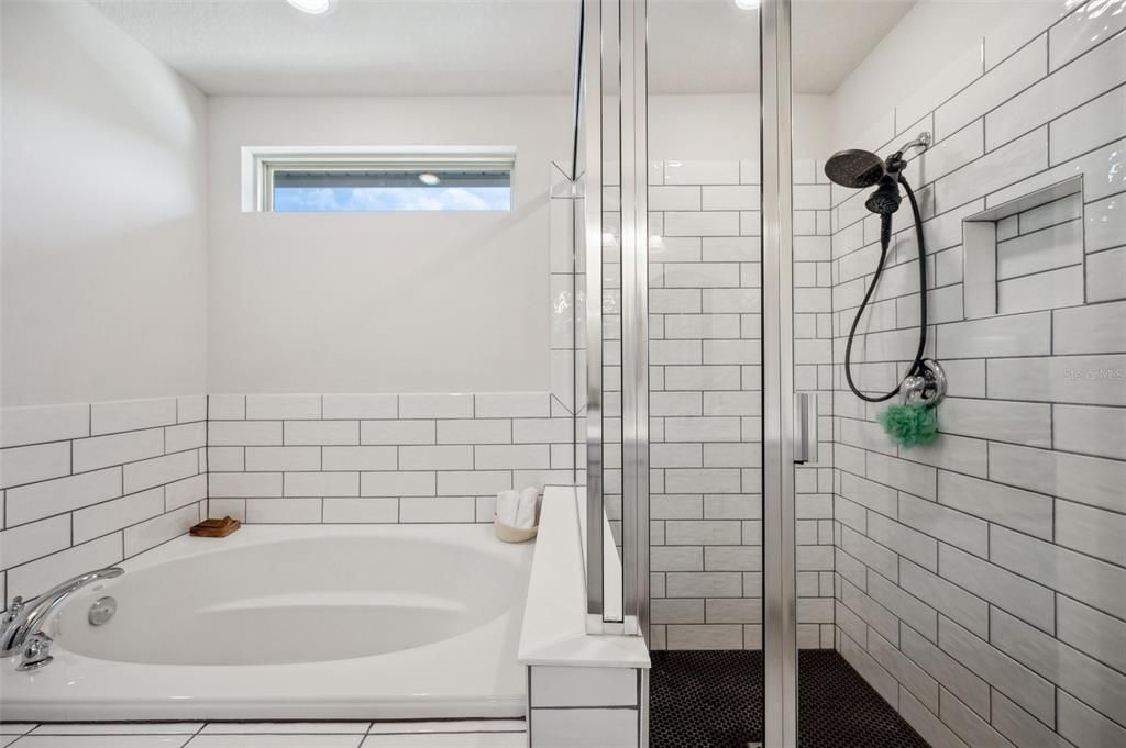 For Sale: $589,000 (5 beds, 3 baths, 2470 Square Feet)