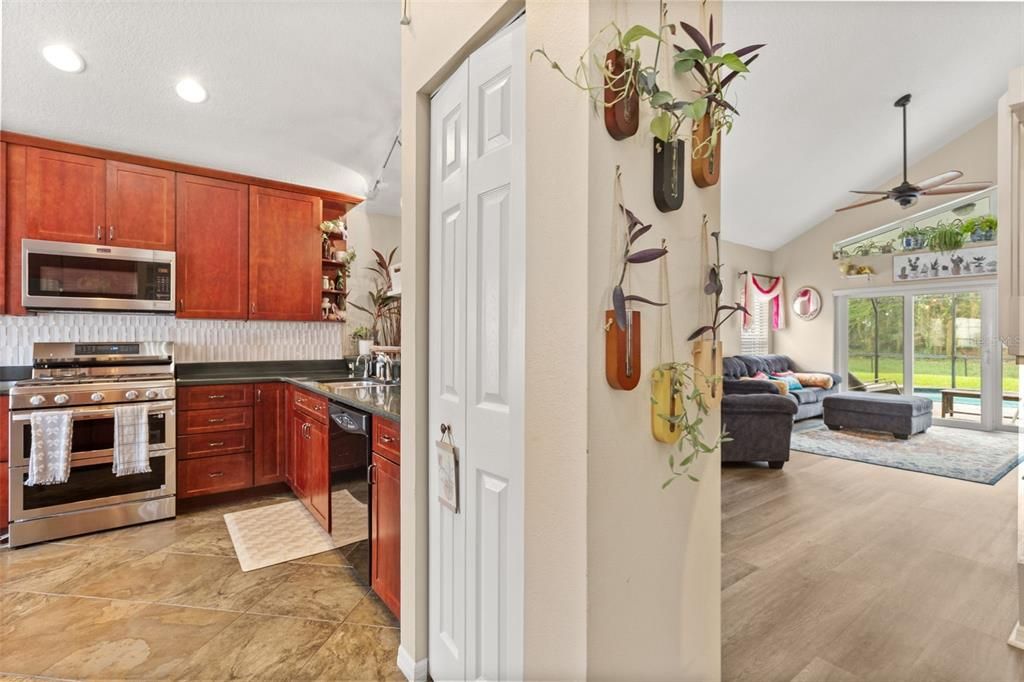 For Sale: $475,000 (3 beds, 2 baths, 1962 Square Feet)