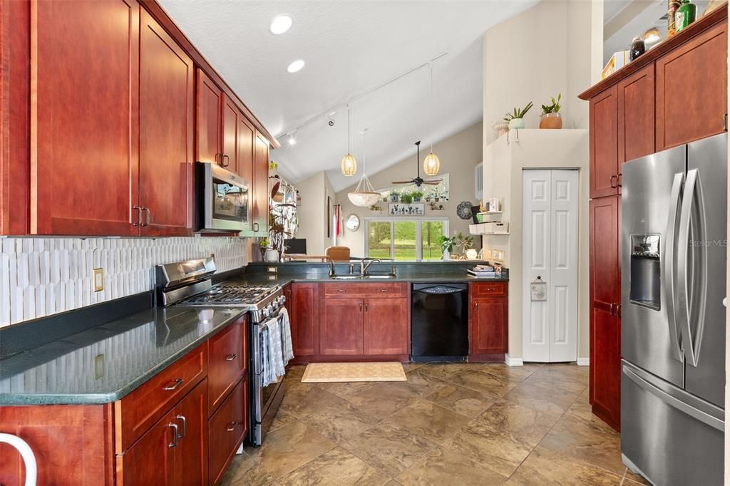 For Sale: $475,000 (3 beds, 2 baths, 1962 Square Feet)