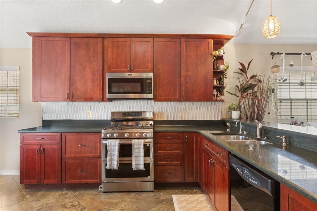 For Sale: $475,000 (3 beds, 2 baths, 1962 Square Feet)
