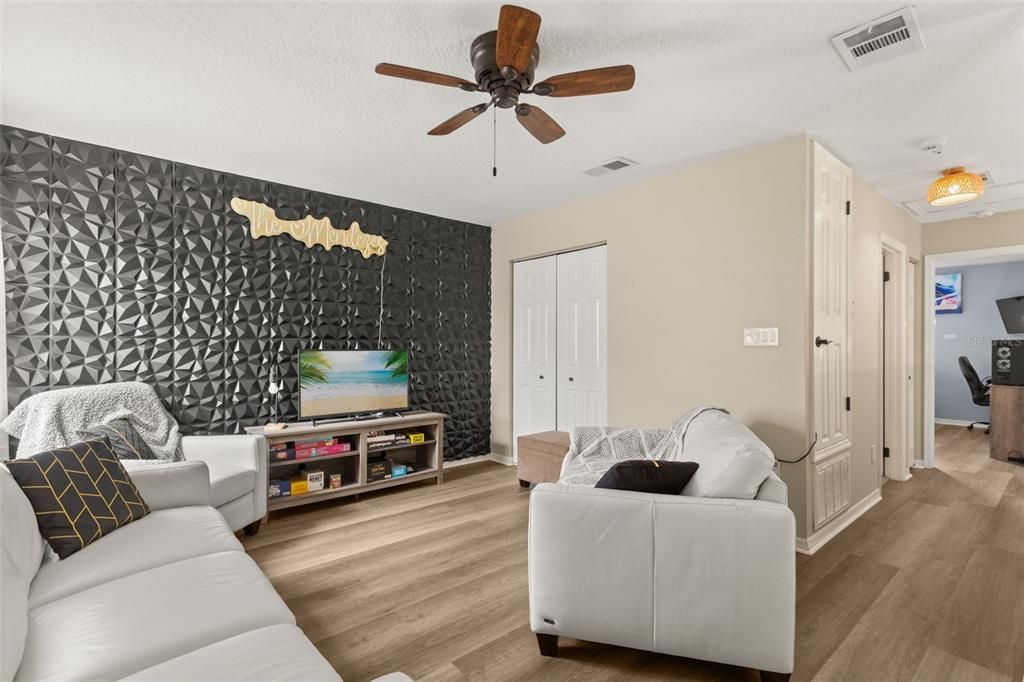 For Sale: $475,000 (3 beds, 2 baths, 1962 Square Feet)