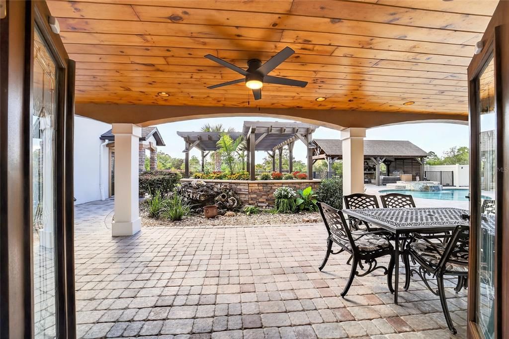 For Sale: $1,100,000 (5 beds, 4 baths, 4463 Square Feet)