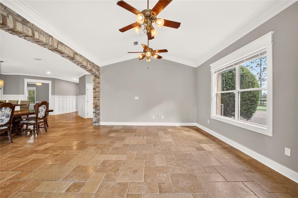 For Sale: $1,100,000 (5 beds, 4 baths, 4463 Square Feet)