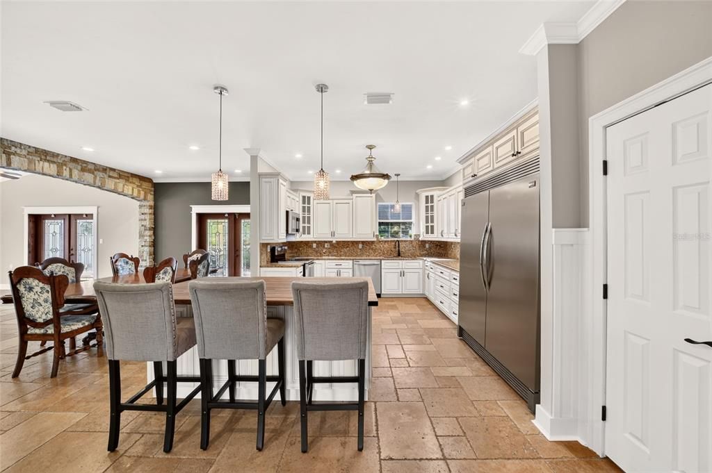 For Sale: $1,100,000 (5 beds, 4 baths, 4463 Square Feet)