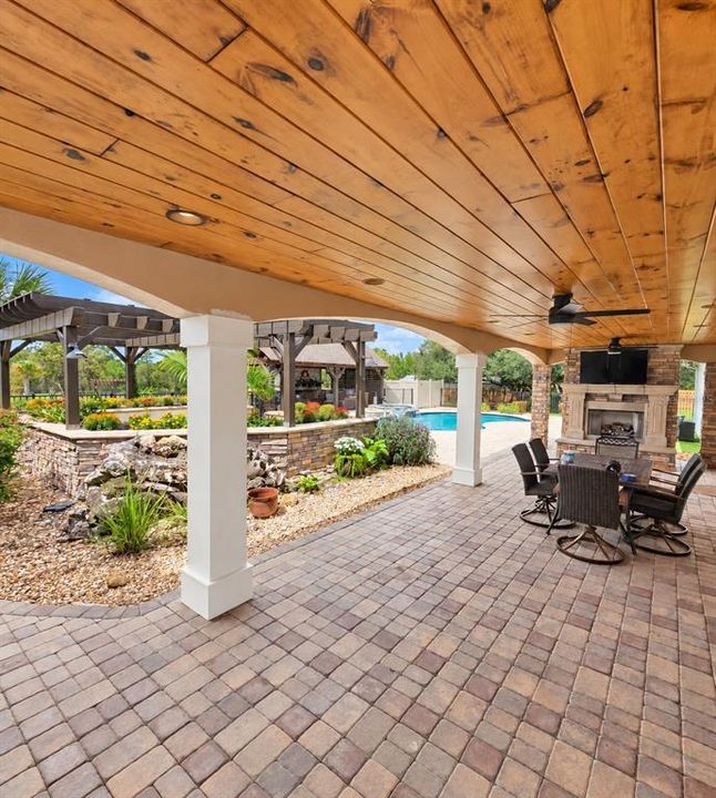 For Sale: $1,100,000 (5 beds, 4 baths, 4463 Square Feet)