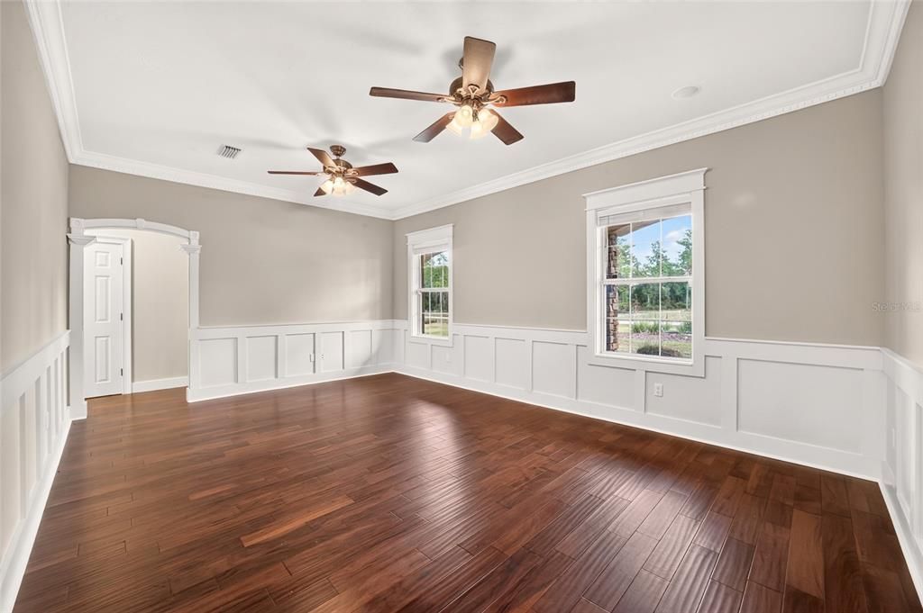 For Sale: $1,100,000 (5 beds, 4 baths, 4463 Square Feet)
