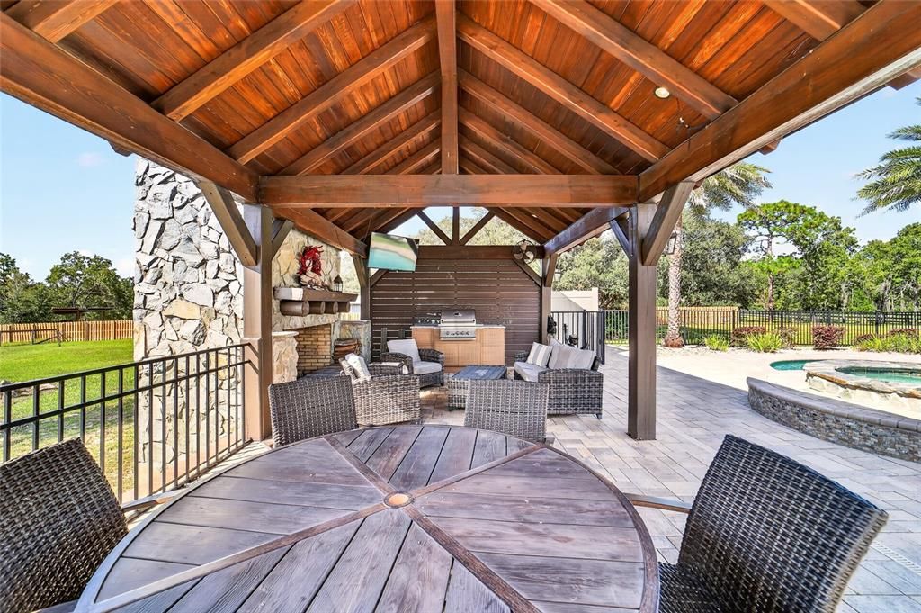 For Sale: $1,100,000 (5 beds, 4 baths, 4463 Square Feet)
