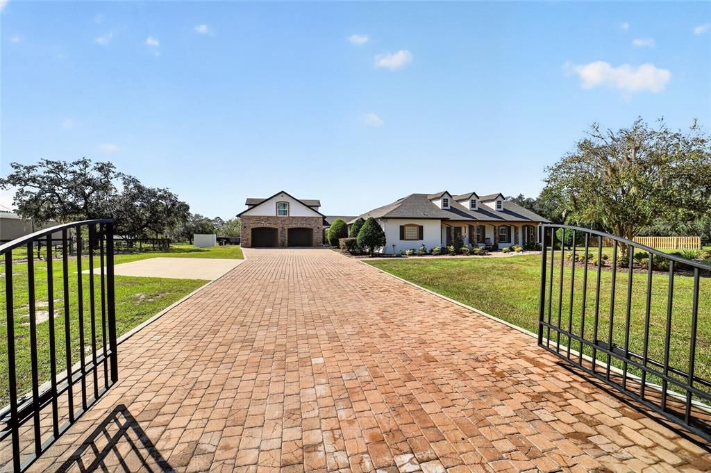 For Sale: $1,100,000 (5 beds, 4 baths, 4463 Square Feet)