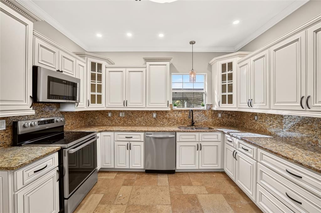For Sale: $1,100,000 (5 beds, 4 baths, 4463 Square Feet)