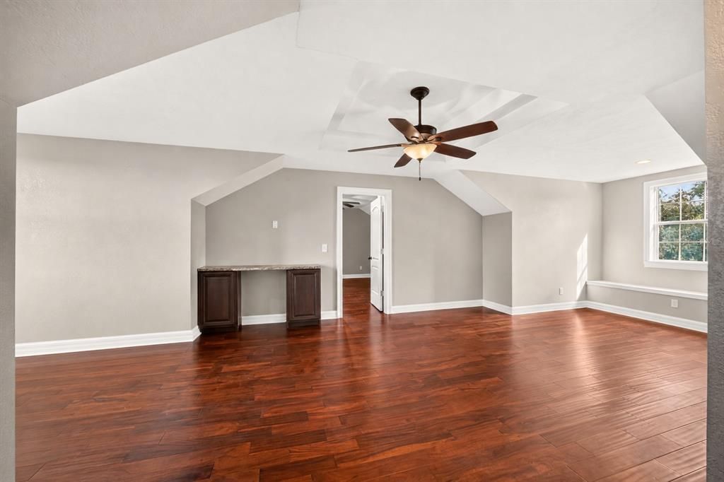 For Sale: $1,100,000 (5 beds, 4 baths, 4463 Square Feet)