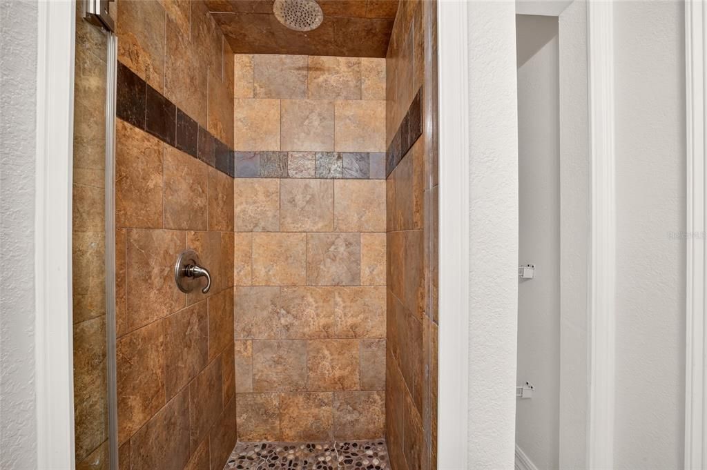 For Sale: $1,100,000 (5 beds, 4 baths, 4463 Square Feet)
