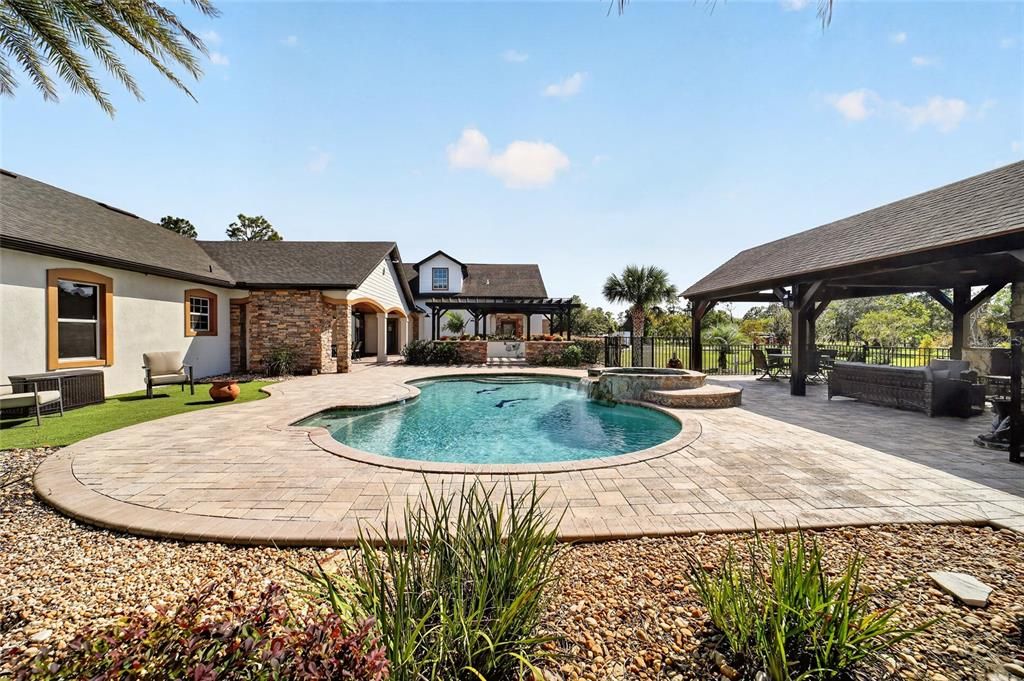 For Sale: $1,100,000 (5 beds, 4 baths, 4463 Square Feet)