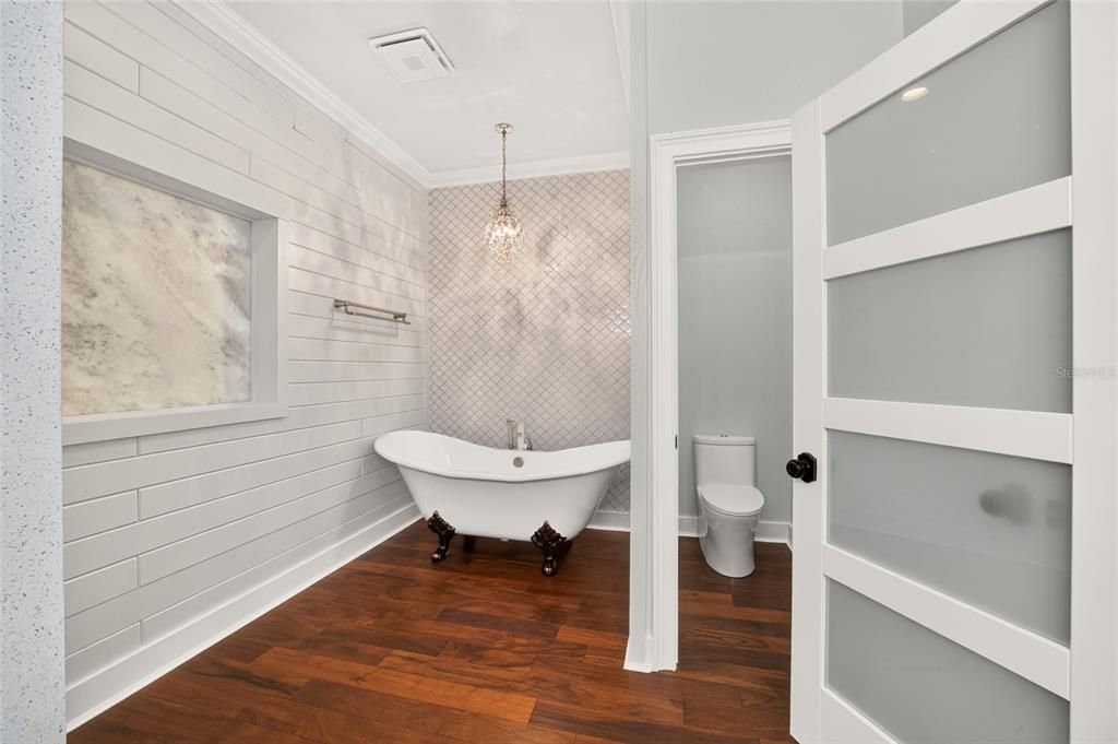 For Sale: $1,100,000 (5 beds, 4 baths, 4463 Square Feet)