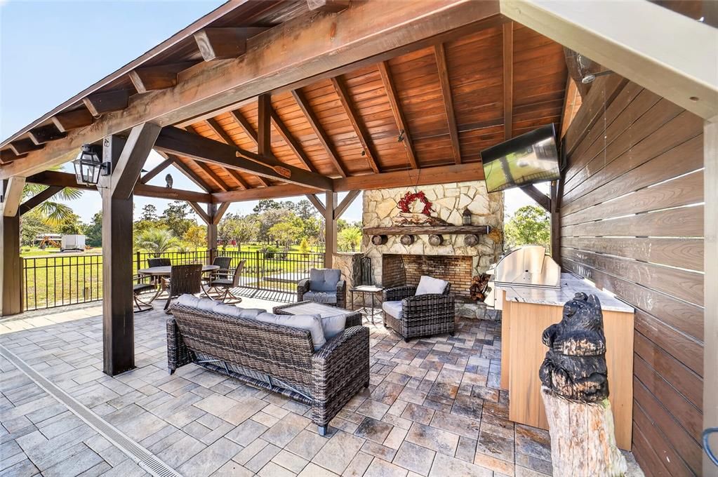 For Sale: $1,100,000 (5 beds, 4 baths, 4463 Square Feet)
