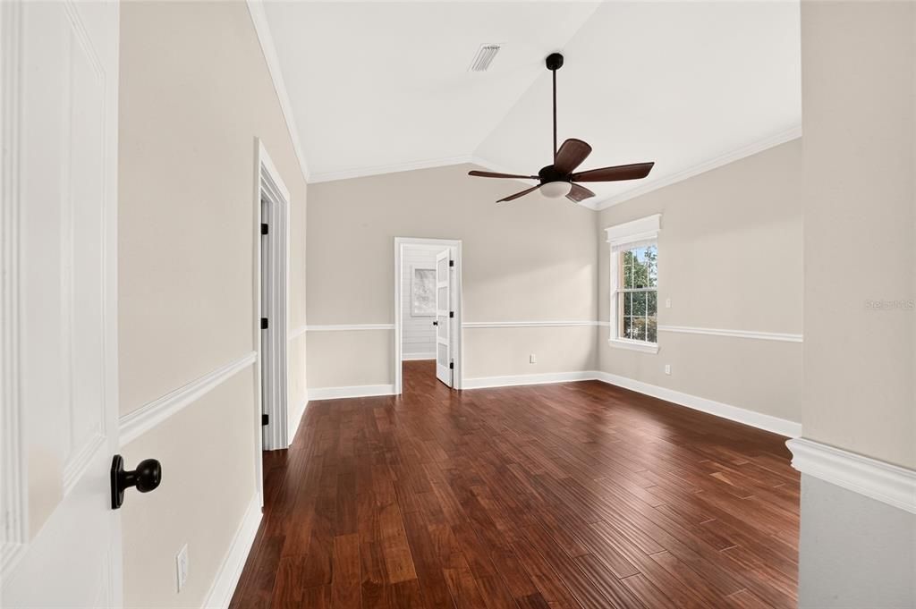 For Sale: $1,100,000 (5 beds, 4 baths, 4463 Square Feet)
