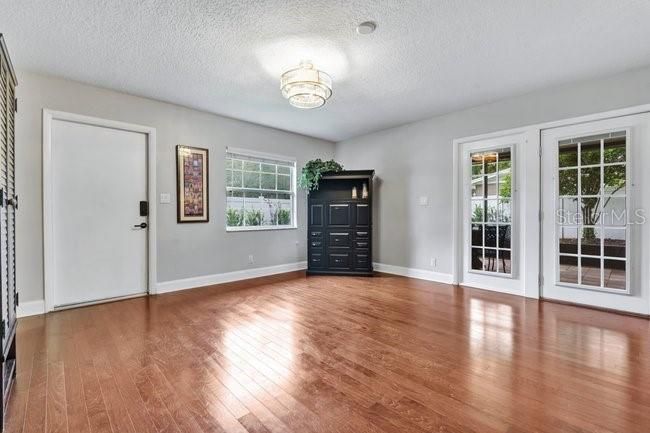 For Sale: $925,000 (4 beds, 2 baths, 2578 Square Feet)