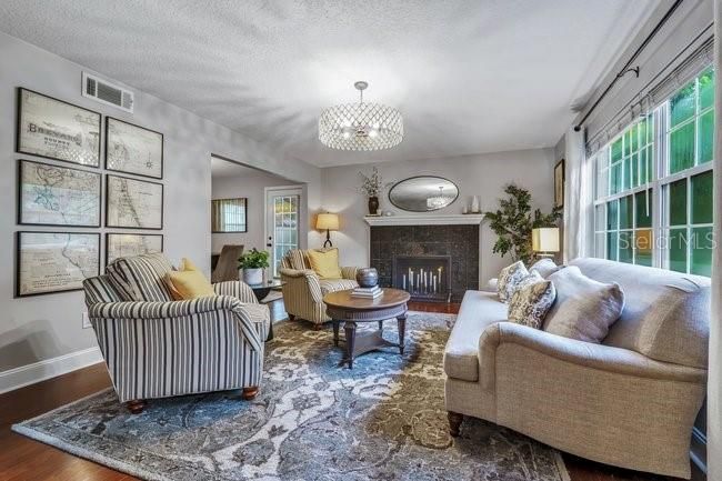 For Sale: $925,000 (4 beds, 2 baths, 2578 Square Feet)