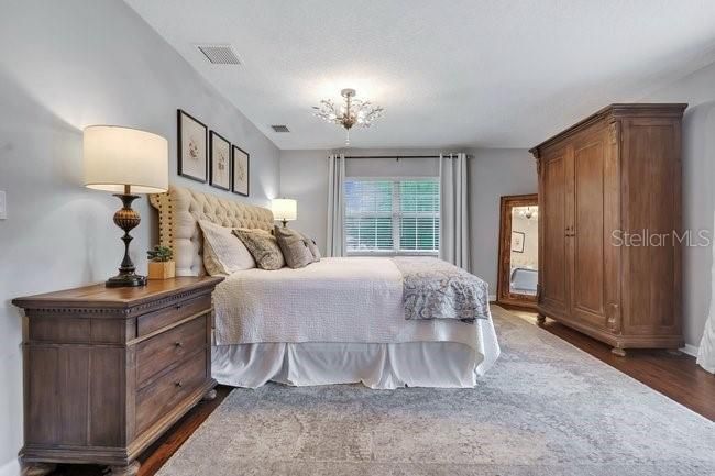 For Sale: $925,000 (4 beds, 2 baths, 2578 Square Feet)
