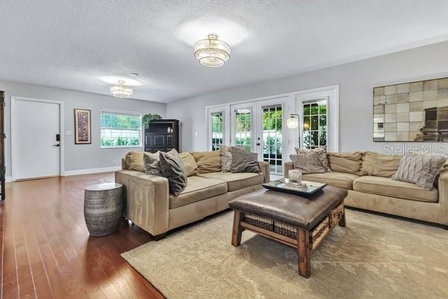 For Sale: $925,000 (4 beds, 2 baths, 2578 Square Feet)