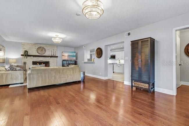 For Sale: $925,000 (4 beds, 2 baths, 2578 Square Feet)