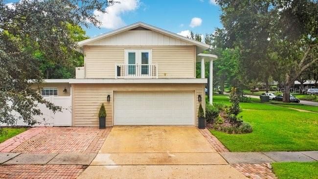 For Sale: $925,000 (4 beds, 2 baths, 2578 Square Feet)