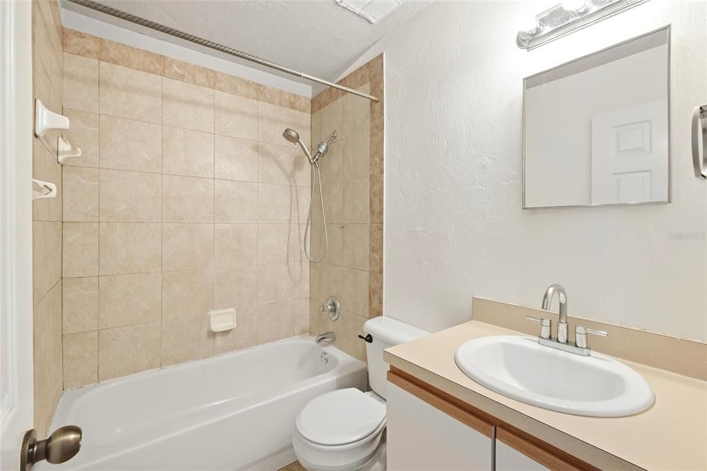 En Venta: $159,900 (2 camas, 1 baños, 907 Pies cuadrados)