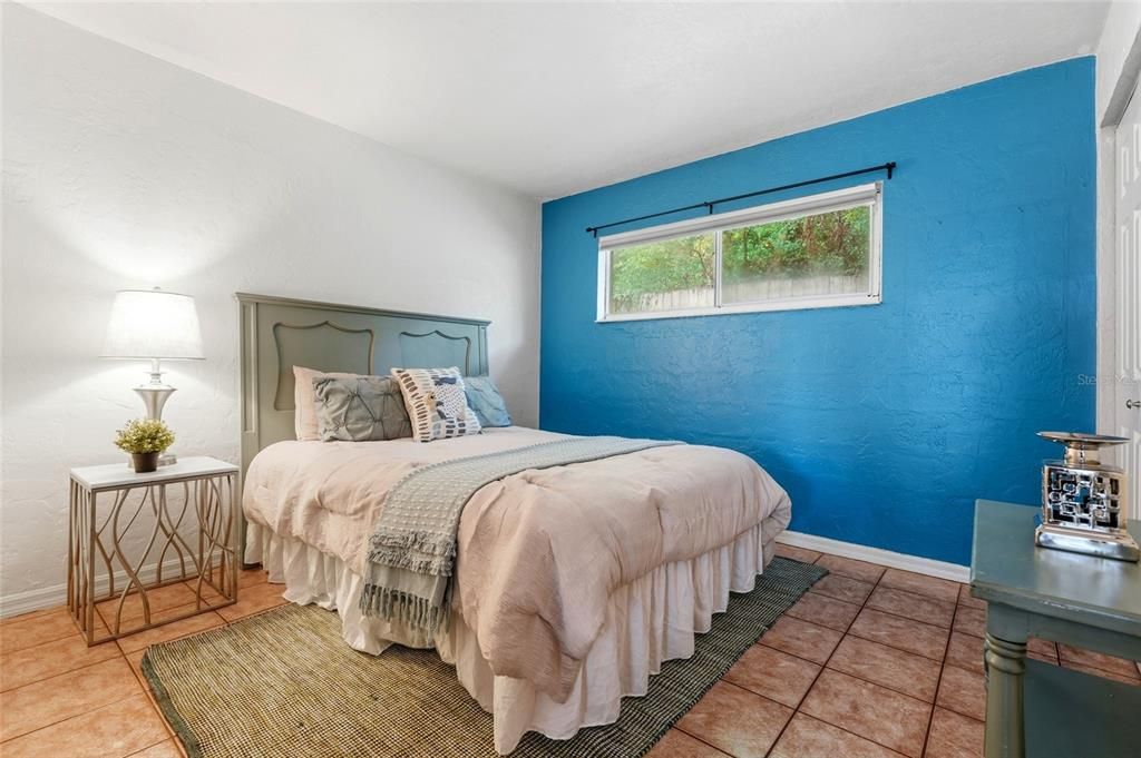 For Sale: $157,500 (2 beds, 1 baths, 907 Square Feet)