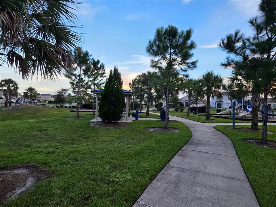 For Rent: $2,600 (4 beds, 2 baths, 1828 Square Feet)