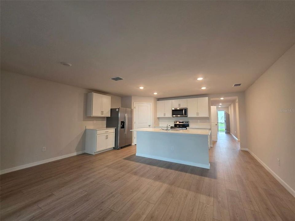For Rent: $2,600 (4 beds, 2 baths, 1828 Square Feet)