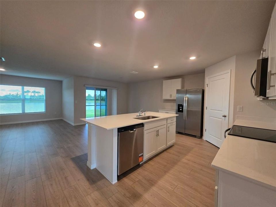 For Rent: $2,600 (4 beds, 2 baths, 1828 Square Feet)