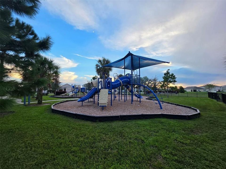 For Rent: $2,600 (4 beds, 2 baths, 1828 Square Feet)