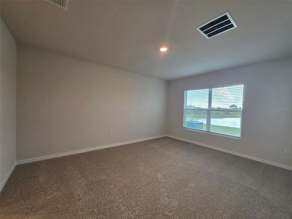For Rent: $2,600 (4 beds, 2 baths, 1828 Square Feet)