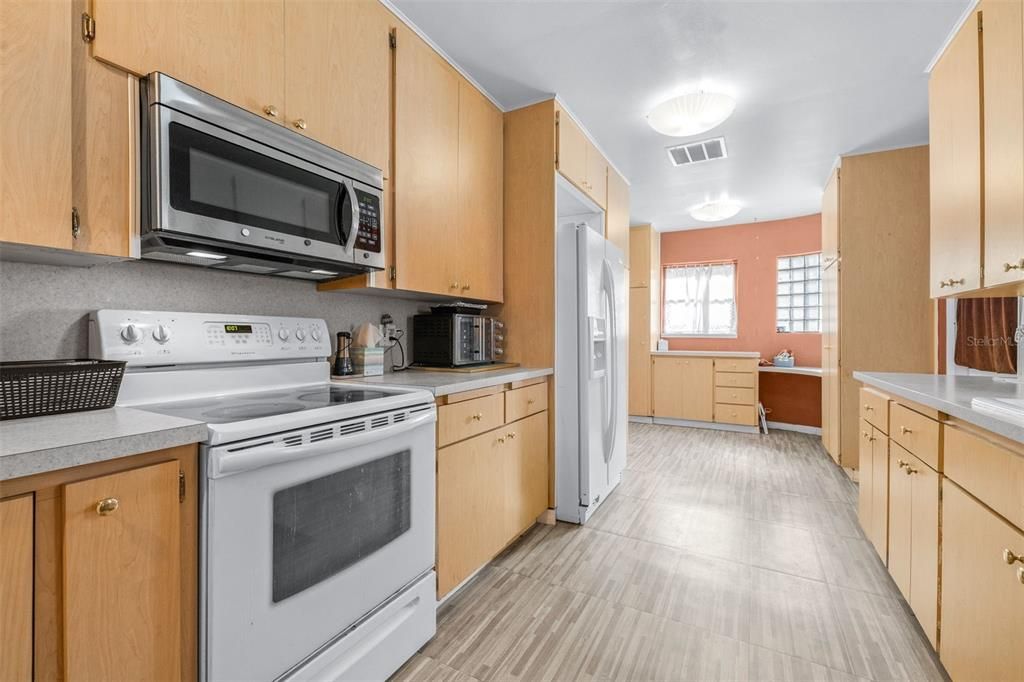 For Sale: $460,000 (4 beds, 4 baths, 3408 Square Feet)