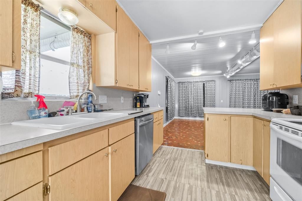 For Sale: $460,000 (4 beds, 4 baths, 3408 Square Feet)